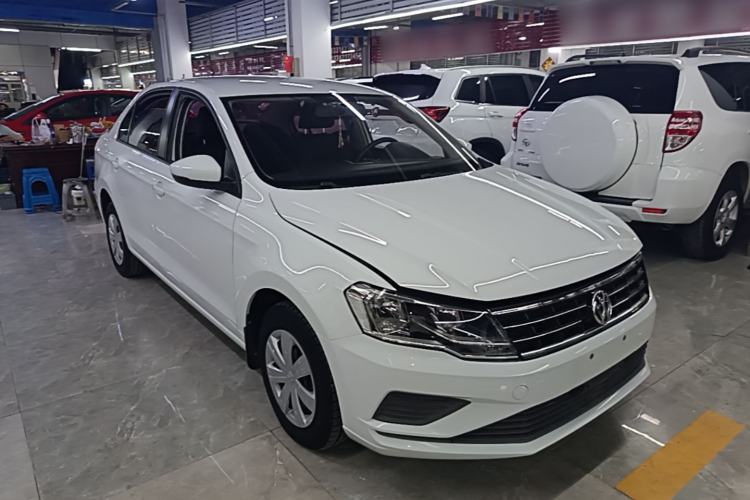 Used Volkswagen Jetta 2017 1.4L Manual Fashion Edition Front Right 45 Deg