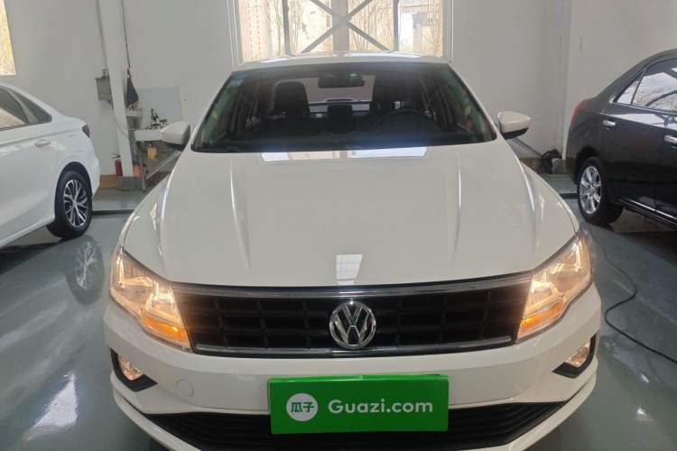 Used Volkswagen Jetta 2017 1.4L Manual Fashion Edition Front