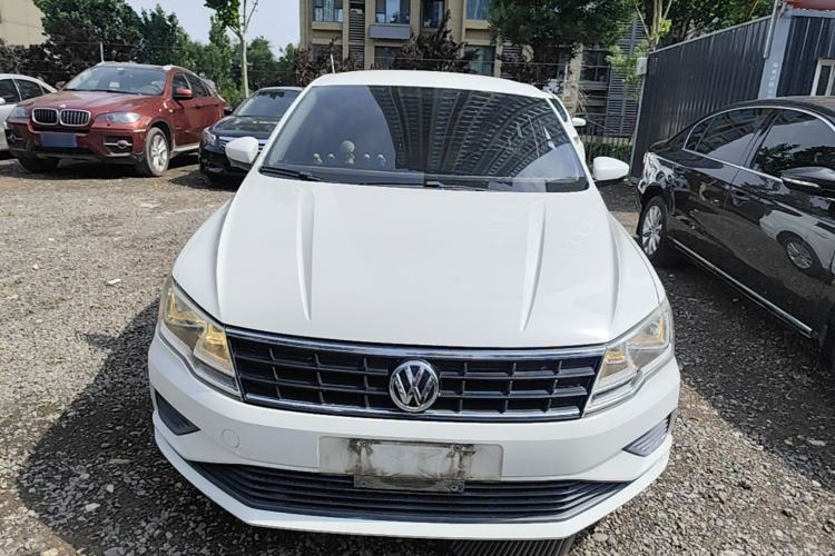 Used Volkswagen Jetta 2017 1.5L Manual Fashion Edition Front