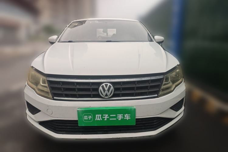Used Volkswagen Jetta 2017 1.5L Manual Fashion Edition Front