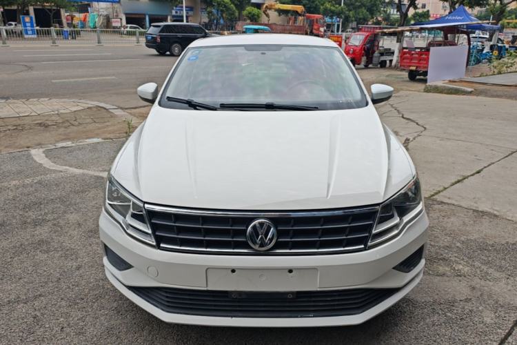 Used Volkswagen Jetta 2017 1.4L Manual Fashion Edition Front