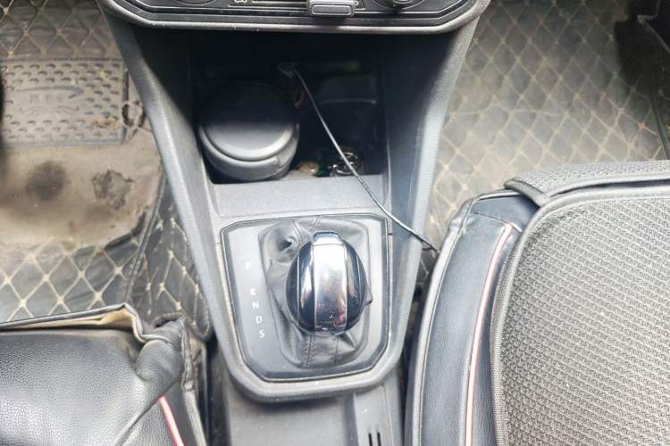 Used Volkswagen Jetta 2017 1.5L Automatic Fashion Model Gear Lever