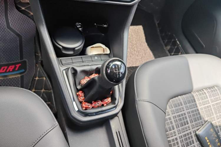 Used Volkswagen Jetta 2017 1.5L Manual Comfort Model Gear Lever