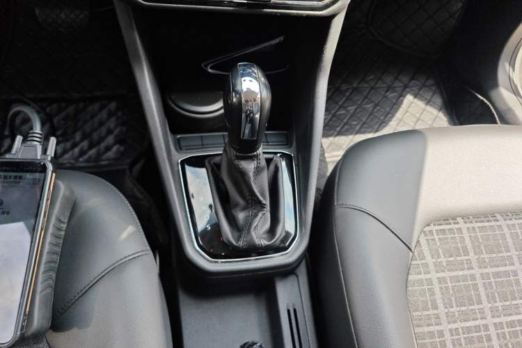 Used Volkswagen Jetta 2017 1.5L Automatic Comfort Model Gear Lever