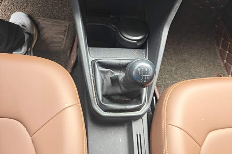 Used Volkswagen Jetta 2017 1.5L Manual Fashion Edition Gear Lever