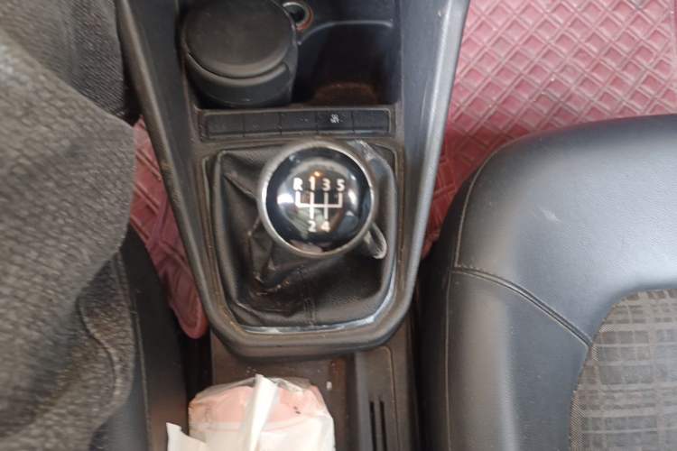 Used Volkswagen Jetta 2017 1.5L Manual Comfort Model Gear Lever