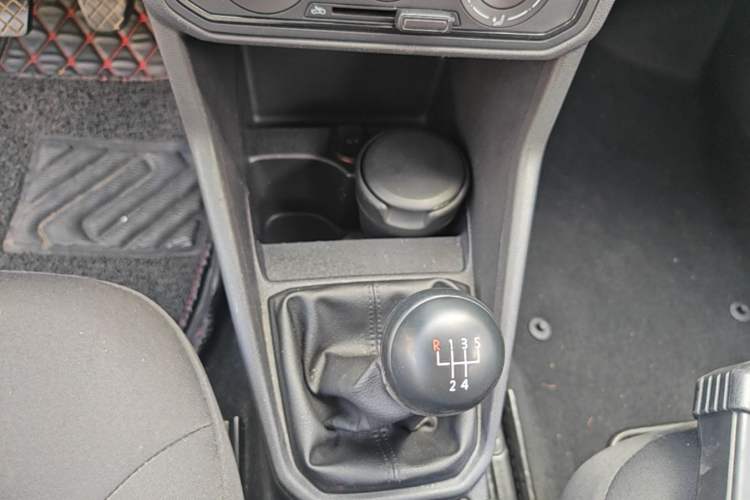 Used Volkswagen Jetta 2017 1.4L Manual Fashion Edition Gear Lever