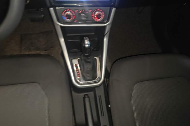 Used Volkswagen Jetta 2017 1.5L Automatic Fashion Model Gear Lever
