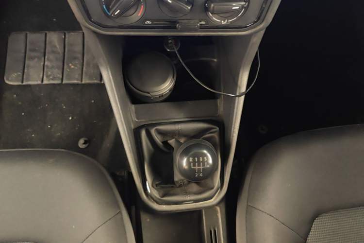 Used Volkswagen Jetta 2017 1.4L Manual Fashion Edition Gear Lever
