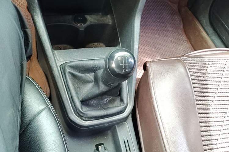 Used Volkswagen Jetta 2017 1.5L Manual Fashion Edition Gear Lever