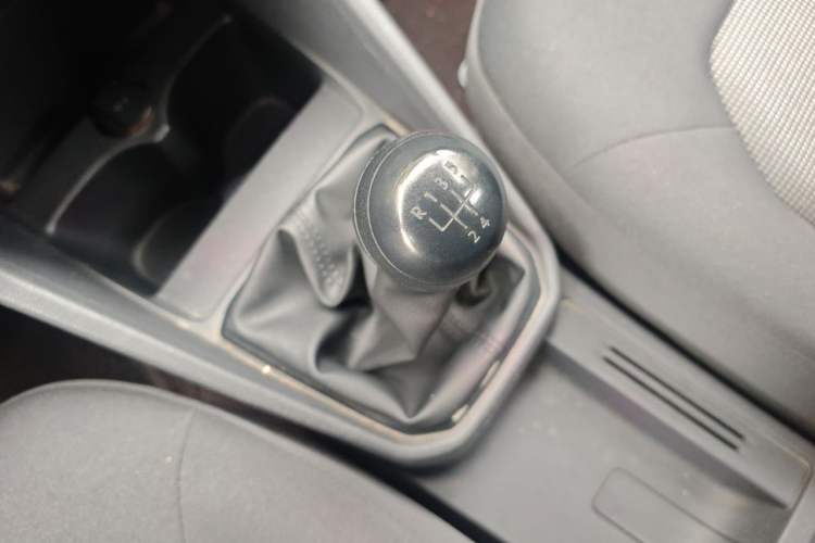 Used Volkswagen Jetta 2017 1.4L Manual Fashion Edition Gear Lever