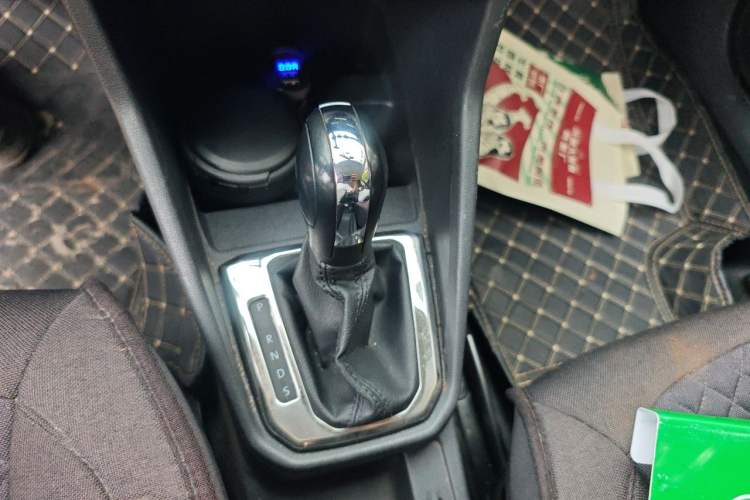 Used Volkswagen Jetta 2017 1.5L Automatic Fashion Model Gear Lever
