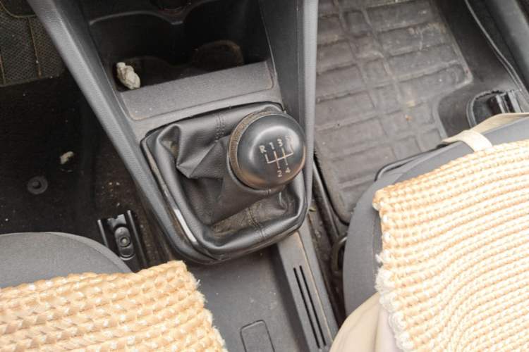 Used Volkswagen Jetta 2017 1.5L Manual Fashion Edition Gear Lever