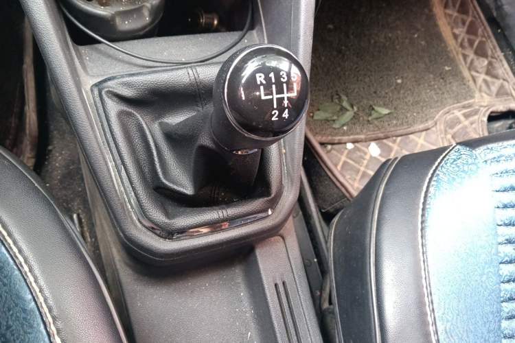 Used Volkswagen Jetta 2017 1.5L Manual Fashion Edition Gear Lever