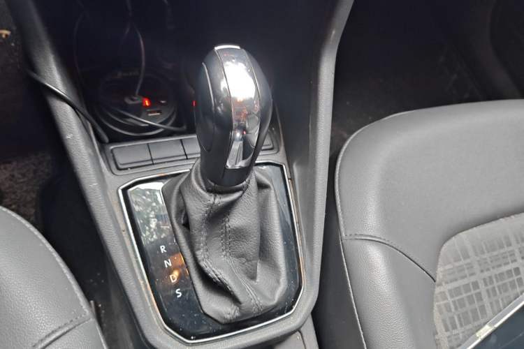 Used Volkswagen Jetta 2017 1.5L Automatic Comfort Model Gear Lever