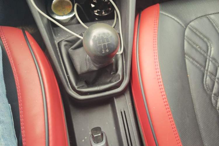 Used Volkswagen Jetta 2017 1.5L Manual Fashion Edition Gear Lever