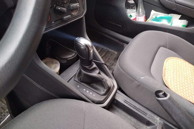 Used Volkswagen Jetta 2017 1.5L Automatic Fashion Model Gear Lever