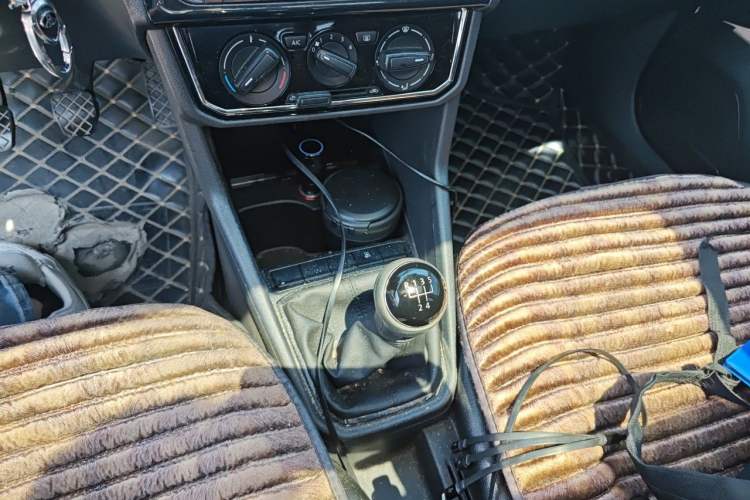 Used Volkswagen Jetta 2017 1.5L Manual Comfort Model Gear Lever