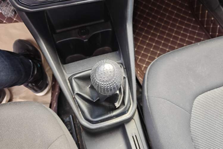 Used Volkswagen Jetta 2017 1.4L Manual Fashion Edition Gear Lever