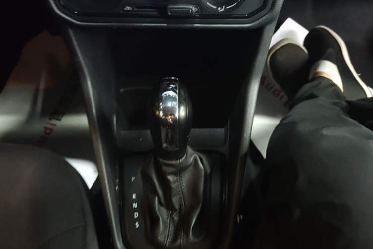 Used Volkswagen Jetta 2017 1.5L Automatic Fashion Model Gear Lever