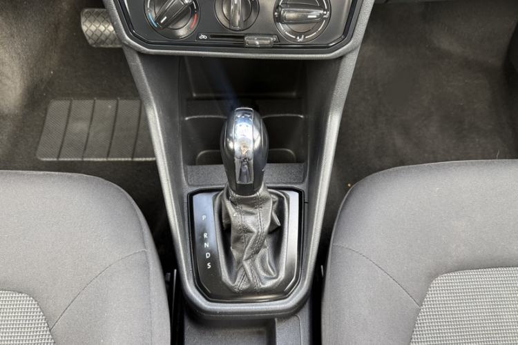 Used Volkswagen Jetta 2017 1.5L Automatic Fashion Model Gear Lever