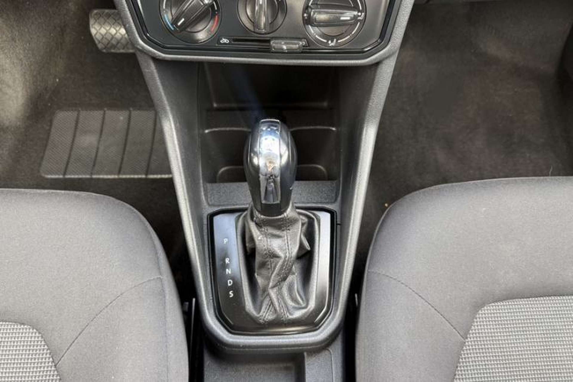 Used Volkswagen Jetta 2017 1.5L Automatic Fashion Model Gear Lever