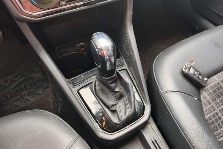 Used Volkswagen Jetta 2017 1.5L Automatic Comfort Model Gear Lever