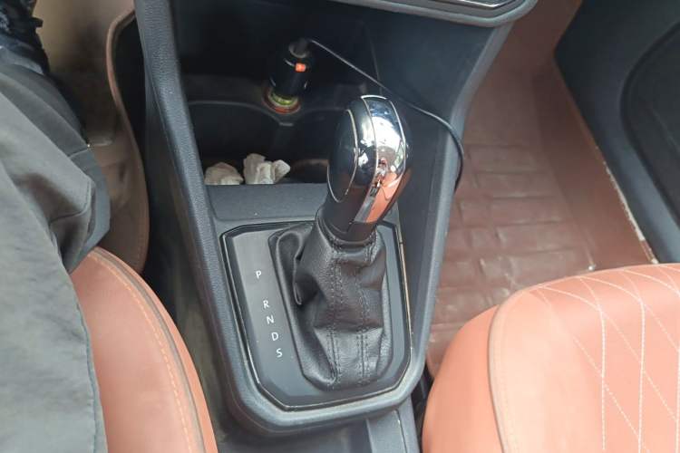 Used Volkswagen Jetta 2017 1.5L Automatic Fashion Model Gear Lever