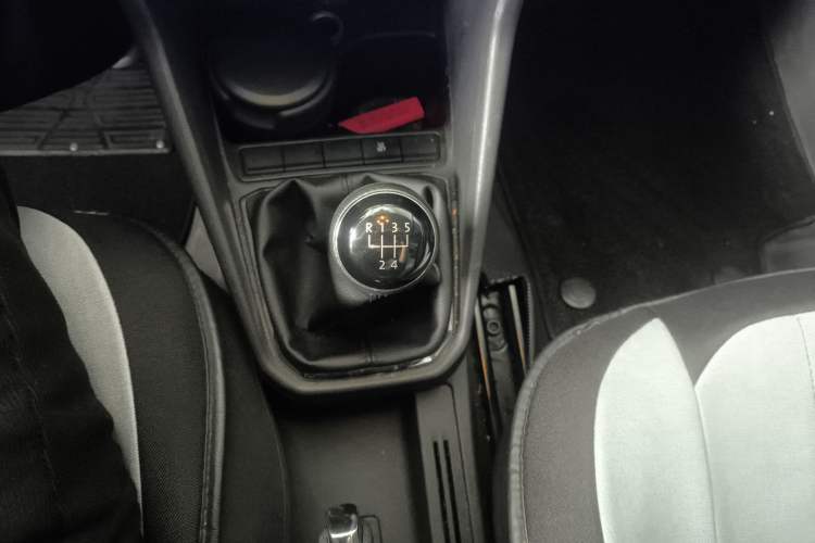 Used Volkswagen Jetta 2017 1.5L Manual Comfort Model Gear Lever