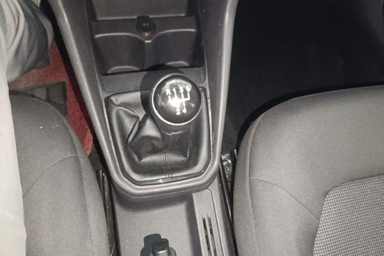 Used Volkswagen Jetta 2017 1.4L Manual Fashion Edition Gear Lever