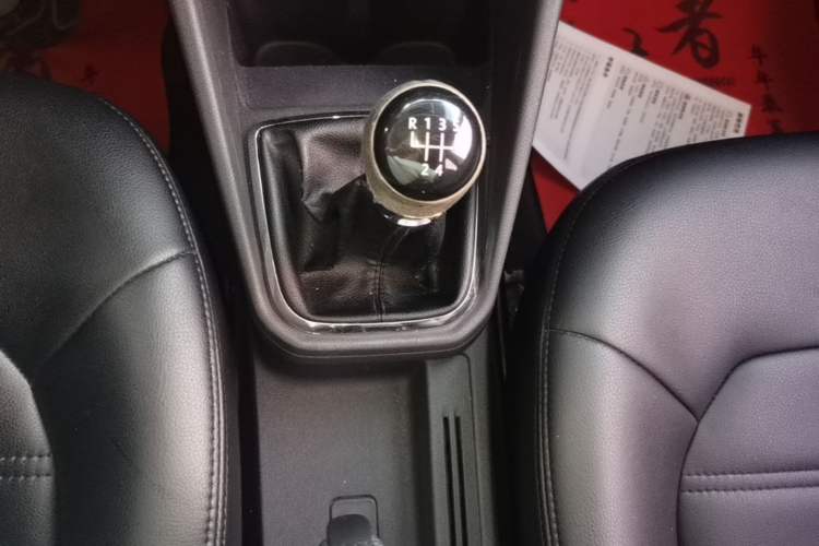 Used Volkswagen Jetta 2017 1.5L Manual Fashion Edition Gear Lever