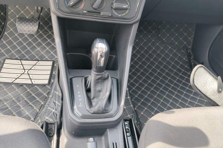 Used Volkswagen Jetta 2017 1.5L Automatic Fashion Model Gear Lever