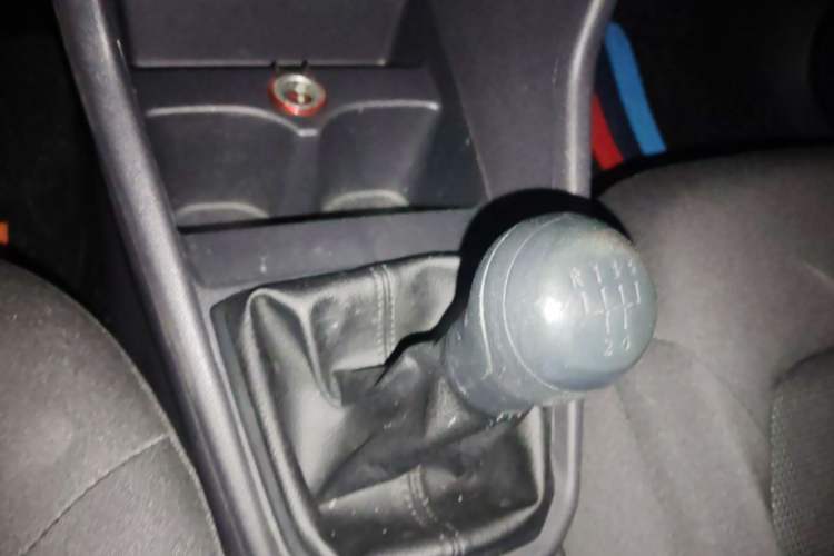 Used Volkswagen Jetta 2017 1.5L Manual Fashion Edition Gear Lever