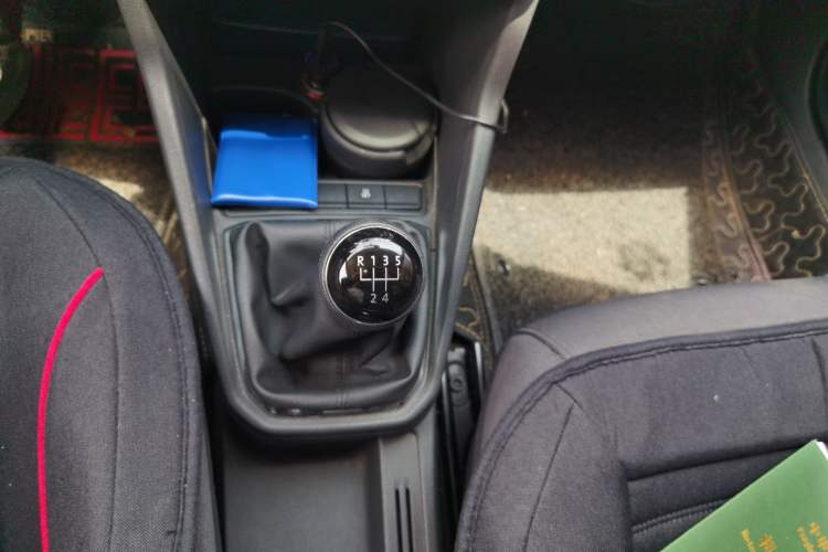 Used Volkswagen Jetta 2017 1.5L Manual Comfort Model Gear Lever