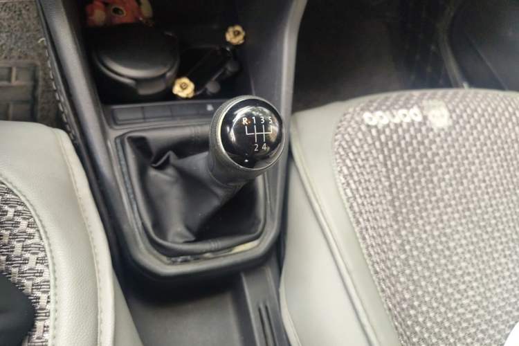 Used Volkswagen Jetta 2017 1.4L Manual Comfort Model Gear Lever