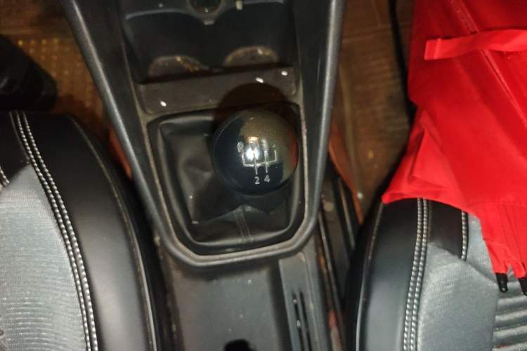 Used Volkswagen Jetta 2017 1.4L Manual Fashion Edition Gear Lever