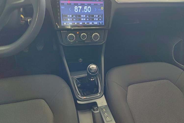 Used Volkswagen Jetta 2017 1.5L Manual Fashion Edition Gear Lever