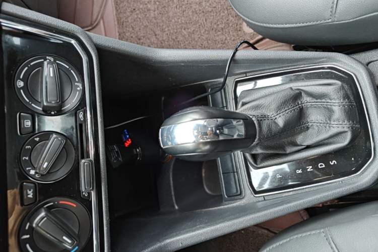 Used Volkswagen Jetta 2017 1.5L Automatic Comfort Model Gear Lever