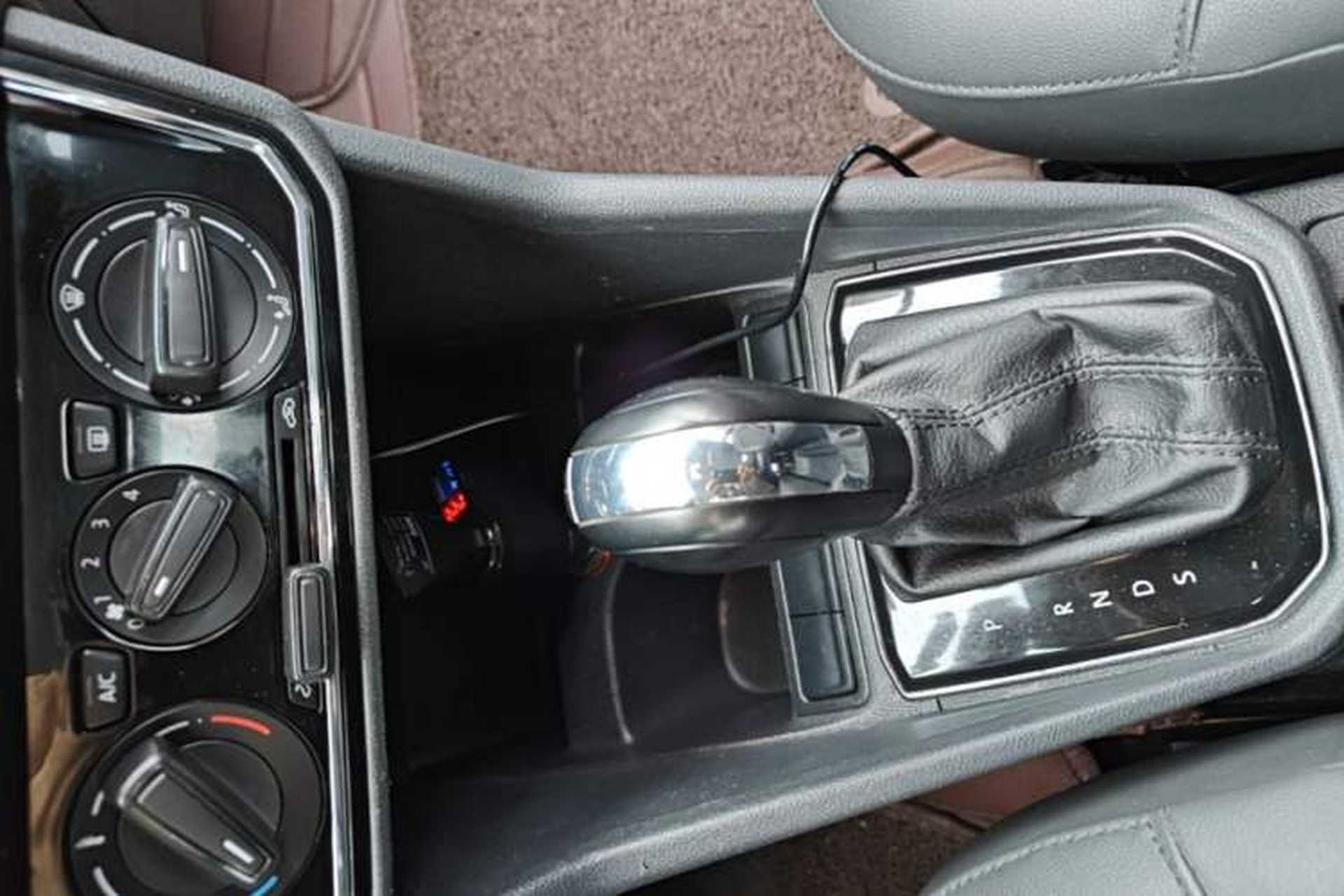 Used Volkswagen Jetta 2017 1.5L Automatic Comfort Model Gear Lever