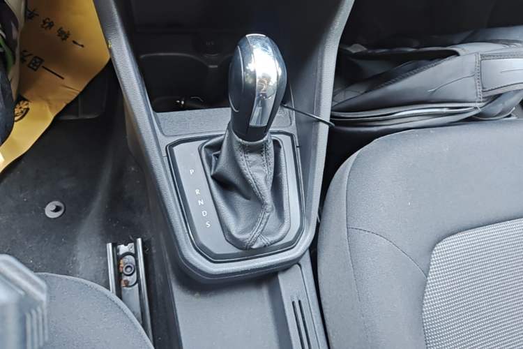 Used Volkswagen Jetta 2017 1.5L Automatic Fashion Model Gear Lever