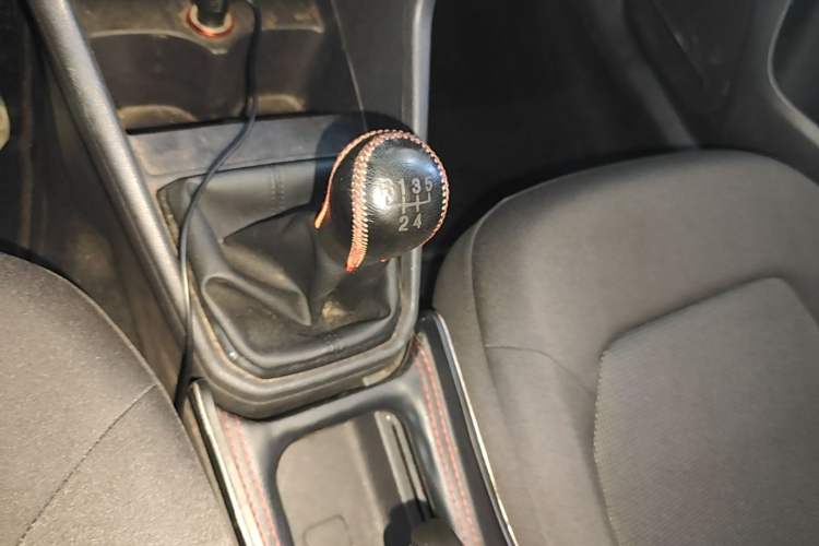 Used Volkswagen Jetta 2017 1.5L Manual Fashion Edition Gear Lever