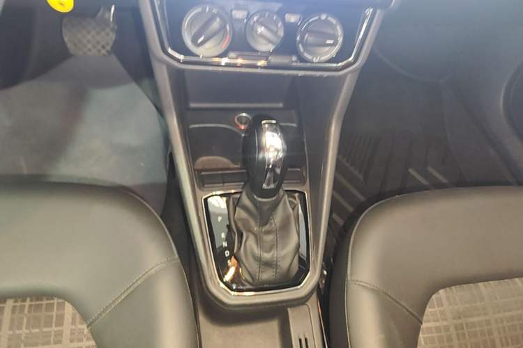 Used Volkswagen Jetta 2017 1.5L Automatic Comfort Model Gear Lever