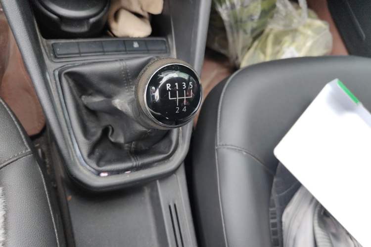 Used Volkswagen Jetta 2017 1.5L Manual Comfort Model Gear Lever