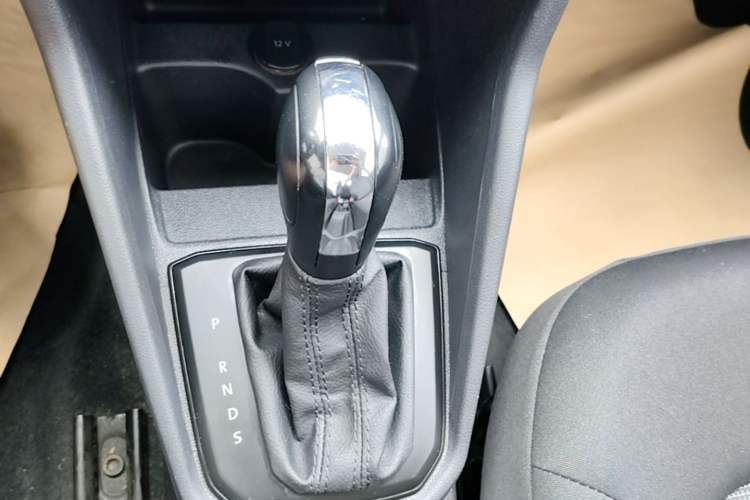 Used Volkswagen Jetta 2017 1.5L Automatic Fashion Model Gear Lever
