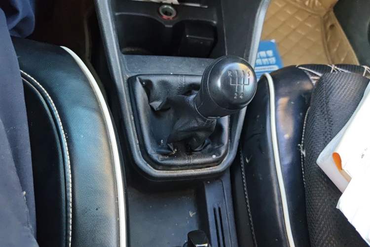 Used Volkswagen Jetta 2017 1.5L Manual Fashion Edition Gear Lever