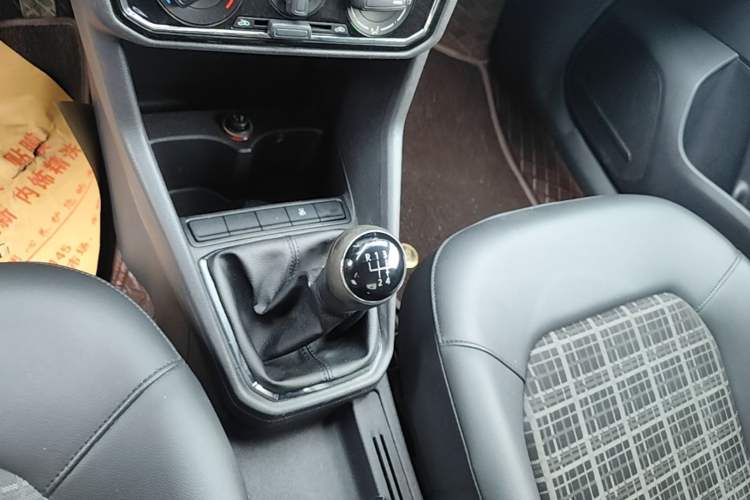 Used Volkswagen Jetta 2017 1.4L Manual Comfort Model Gear Lever