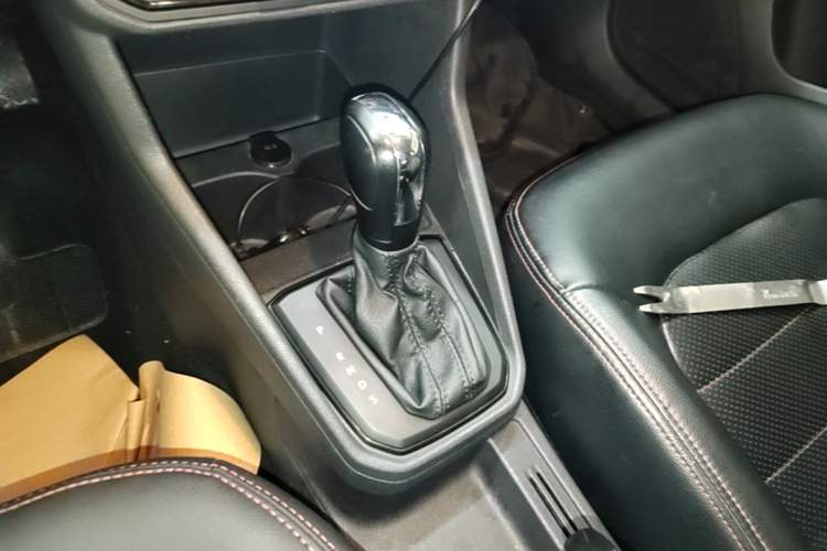 Used Volkswagen Jetta 2017 1.5L Automatic Fashion Model Gear Lever
