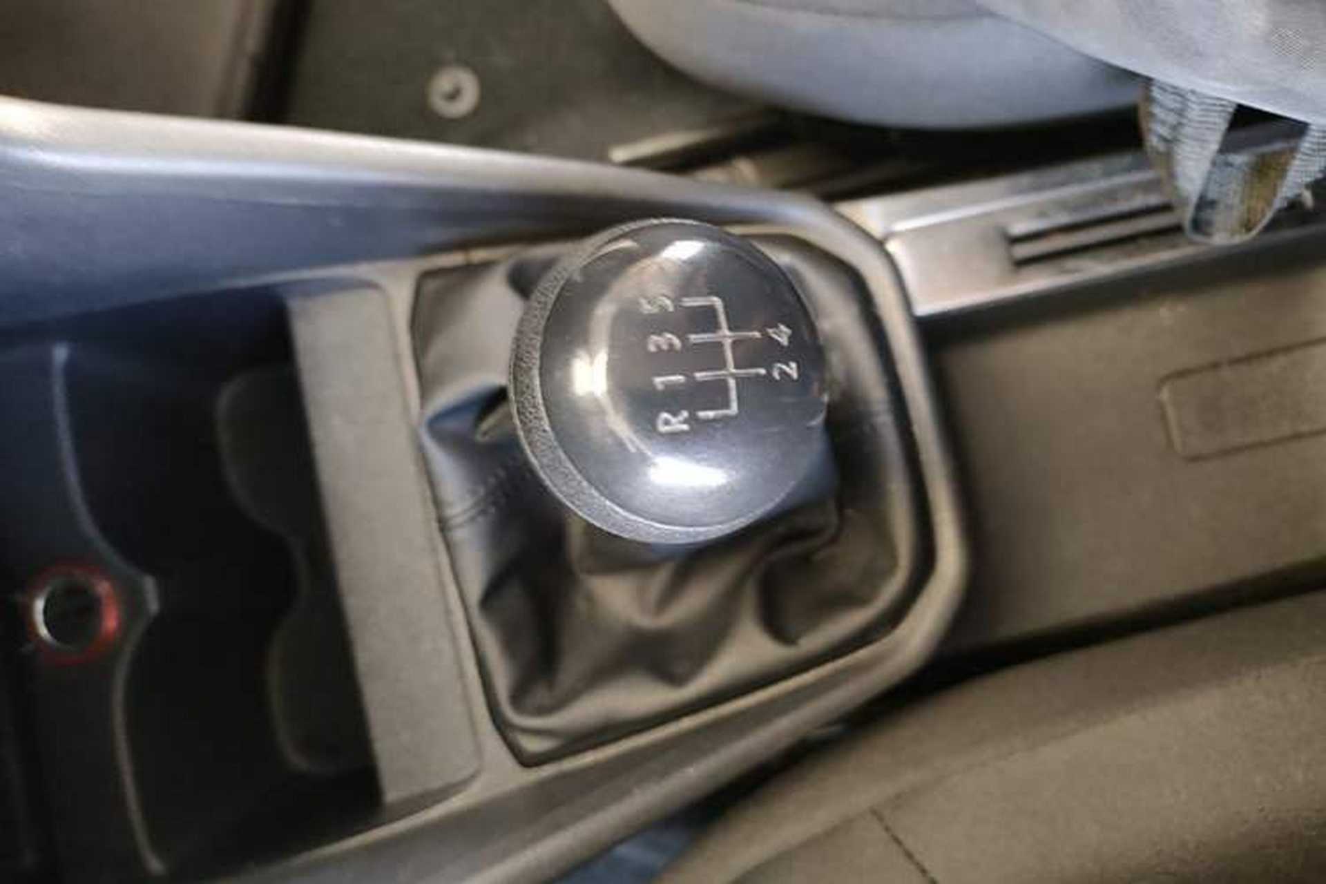 Used Volkswagen Jetta 2017 1.5L Manual Fashion Edition Gear Lever