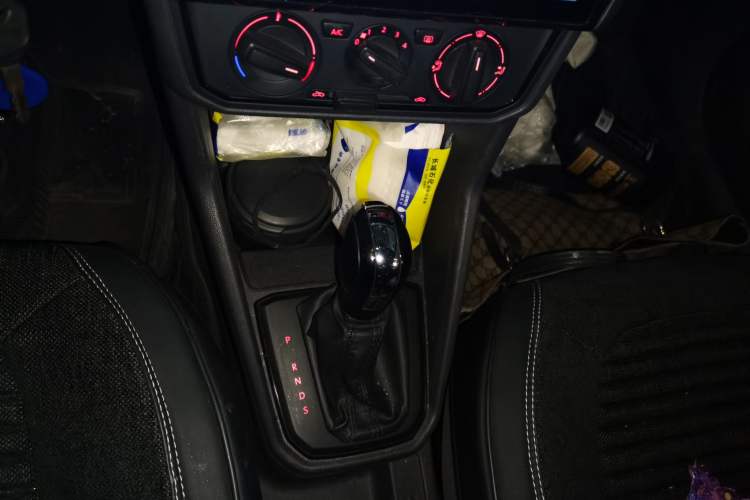 Used Volkswagen Jetta 2017 1.5L Automatic Fashion Model Gear Lever