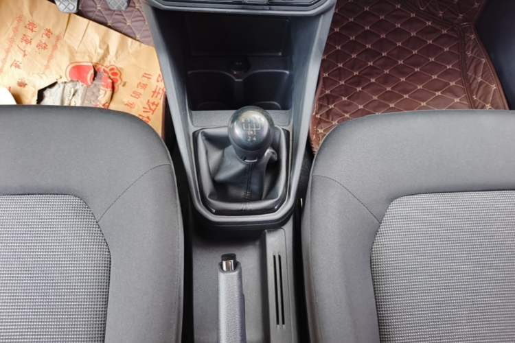 Used Volkswagen Jetta 2017 1.5L Manual Fashion Edition Gear Lever